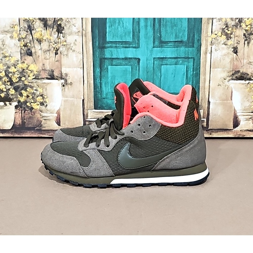 Nike Wmns MD Runner 2 Mid Sz 7  807172-336 Dark Ldn/bright Crimson‎